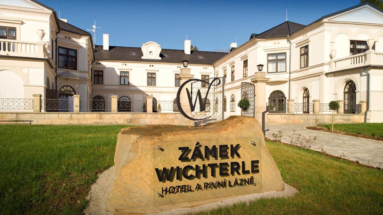 Zamek Wichterle - Hotel A Pivni Lazne Slavicin ภายนอก รูปภาพ