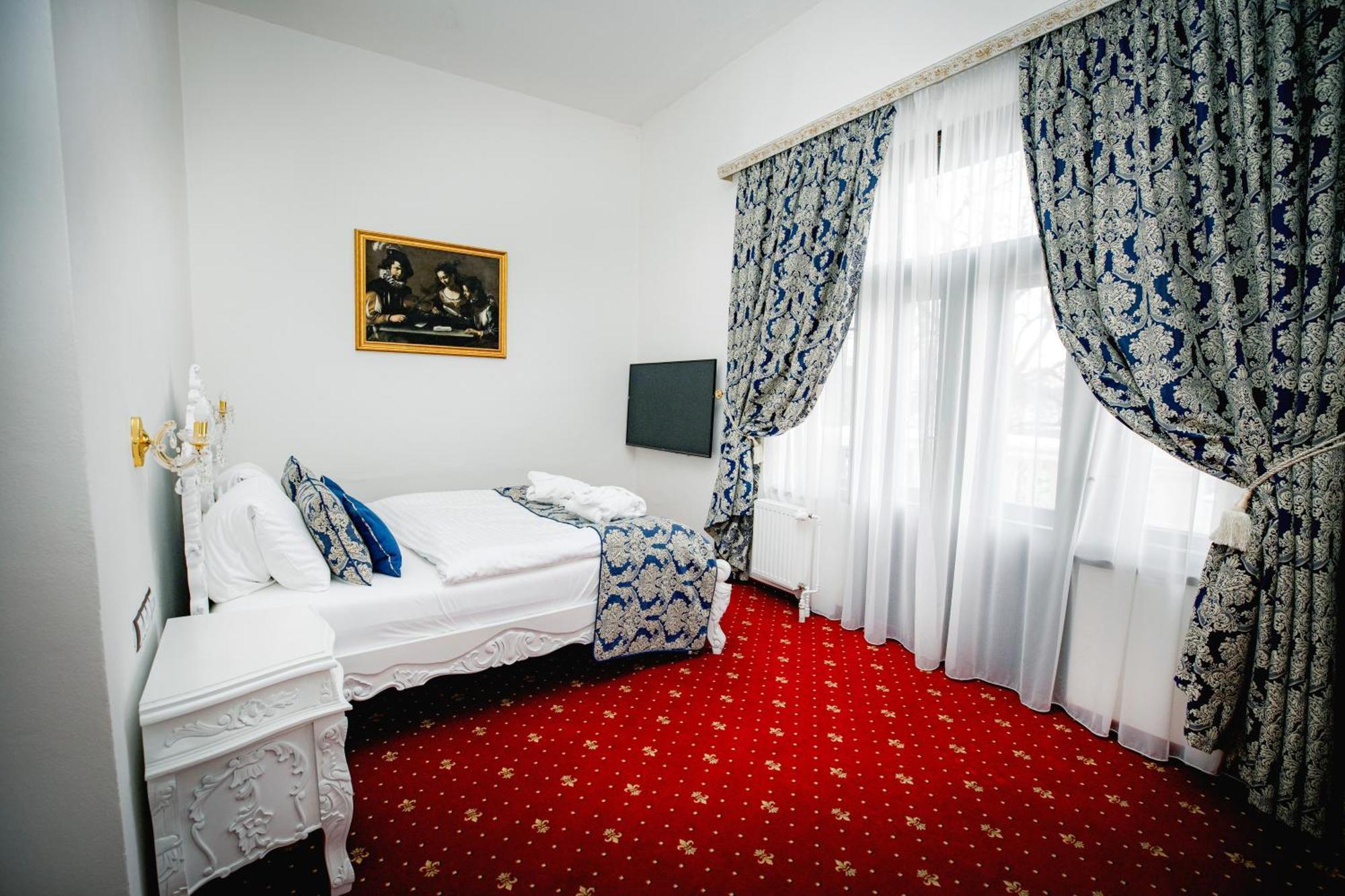 Zamek Wichterle - Hotel A Pivni Lazne Slavicin ภายนอก รูปภาพ